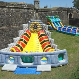 ভুডু পিরামিড বড় inflatable স্লাইড, 7 মি উচ্চতা কিডস বহিরঙ্গন স্লাইড