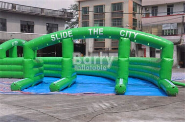 ক্রেজি ফ্যান সবুজ Inflatable শহরের স্লাইড রাস্তা / রাস্তা জন্য বড় inflatable স্লাইড