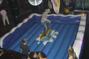 মজার Inflatable ক্রীড়া সরঞ্জাম ফায়ার প্রতিরোধী পিভিসি সঙ্গে Inflatable সার্ফ সিমুলেটর