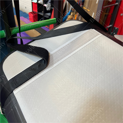 ইনডোর খেলার মাঠ নিনজা যোদ্ধা বাধা কোর্স inflatable ঝুলন্ত বাধা পার্কুর 8ft এয়ার ব্রিজ