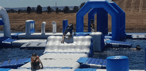 উত্তেজনাপূর্ণ এবং বহুমুখী inflatable ভাসমান জল পার্ক 2 বছর ওয়ারেন্টি