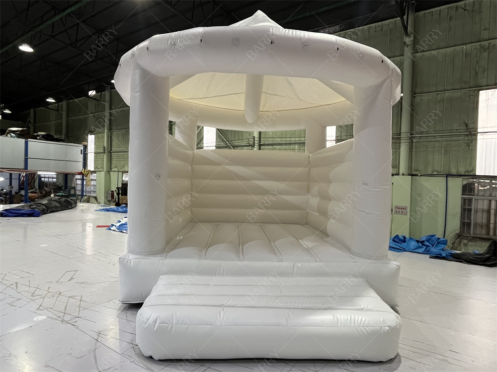 5x4.5x4.5m সাদা ইনডোর ইনফ্ল্যাটেবল বাউন্সার কভার সহ, বিবাহের জন্য ইনফ্ল্যাটেবল জাম্প হাউস
