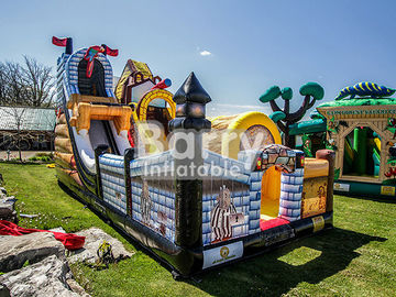 বাণিজ্যিক কিংডম জলদস্যু স্লাইড Inflatable বাউন্ডার সঙ্গে বাধা কোর্স উড়ে
