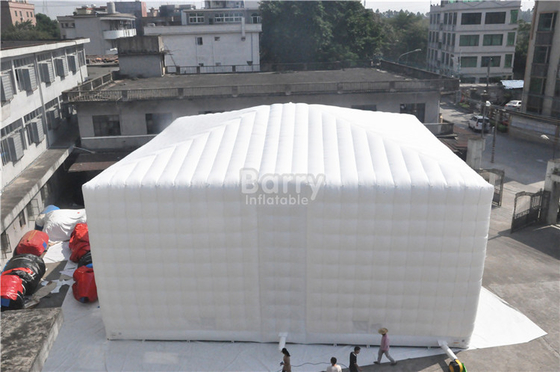 দুর্যোগ ত্রাণের জন্য ফায়ার প্রুফ হোয়াইট স্কোয়ার ইনফ্ল্যাটেবল কিউব তাঁবু